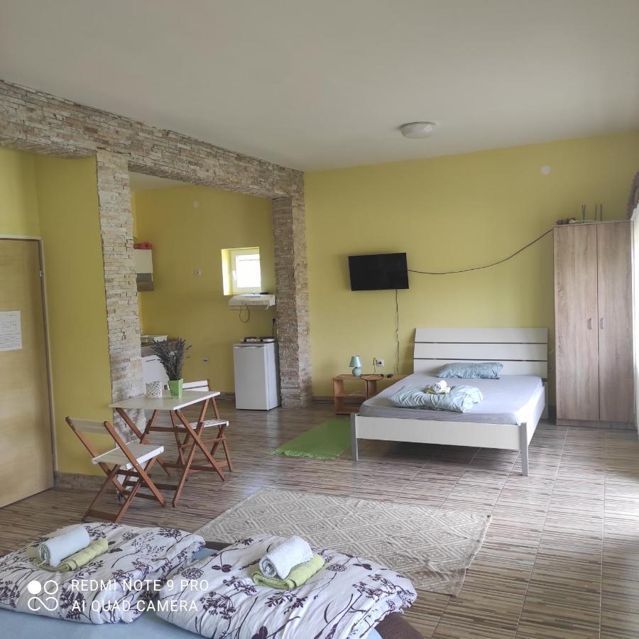 Mirella33 Palić Exterior foto